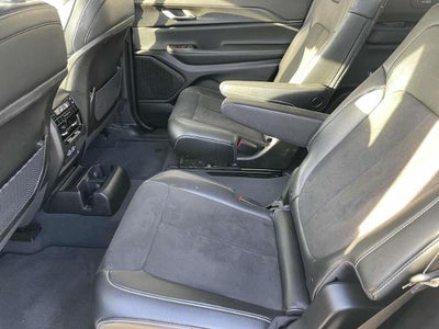 2023 Jeep Grand Cherokee L Laredo 4x2