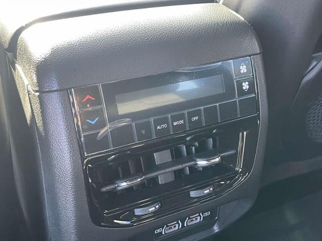 2025 Jeep Grand Cherokee L Laredo 4x4