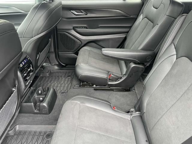 2025 Jeep Grand Cherokee L Laredo 4x4