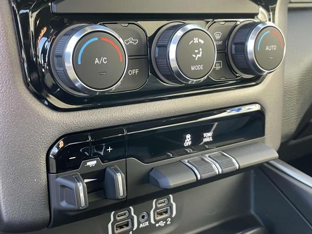 2022 RAM 1500 Big Horn 4x4 Crew Cab 5'7" Box