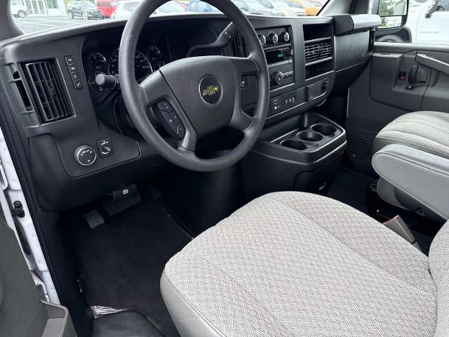 2025 Chevrolet Express Passenger 3500 Extended Wheelbase Rear-Wheel Drive 1LS