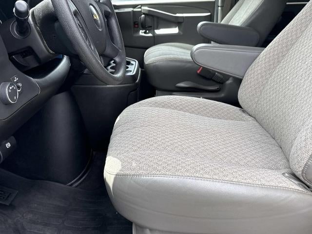 2025 Chevrolet Express Passenger 3500 Extended Wheelbase Rear-Wheel Drive 1LS