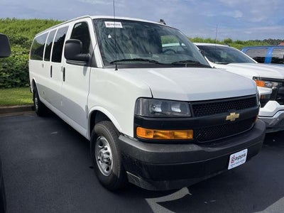 2025 Chevrolet Express Passenger 3500 Extended Wheelbase Rear-Wheel Drive 1LS
