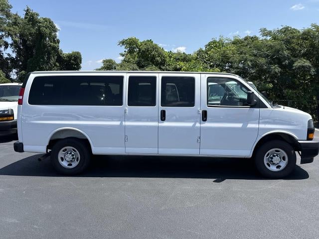 2025 Chevrolet Express Passenger 3500 Extended Wheelbase Rear-Wheel Drive 1LS