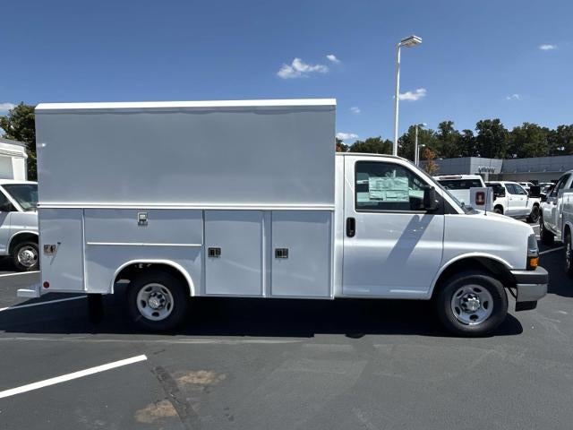 2026 Chevrolet Express Cutaway 3500 3500 Van 139"