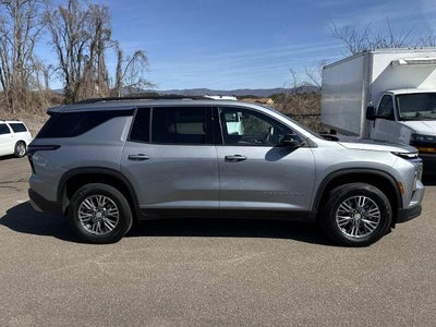 2025 Chevrolet Traverse LT w/1LT