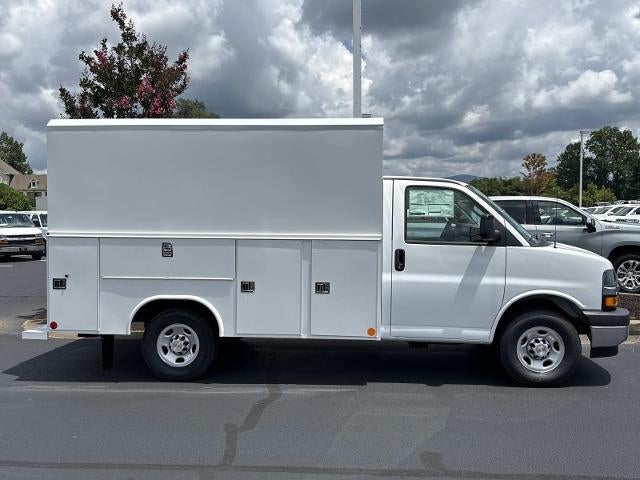 2026 Chevrolet Express Cutaway 3500 3500 Van 139"