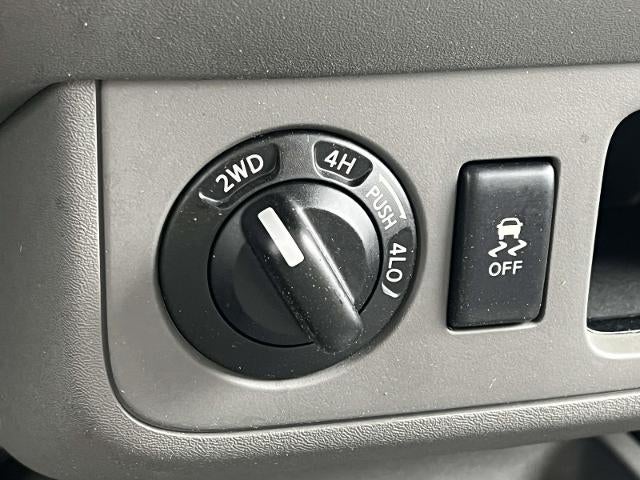 2015 Nissan Frontier 4WD Crew Cab SWB Auto SV