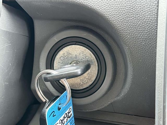 2015 Nissan Frontier 4WD Crew Cab SWB Auto SV