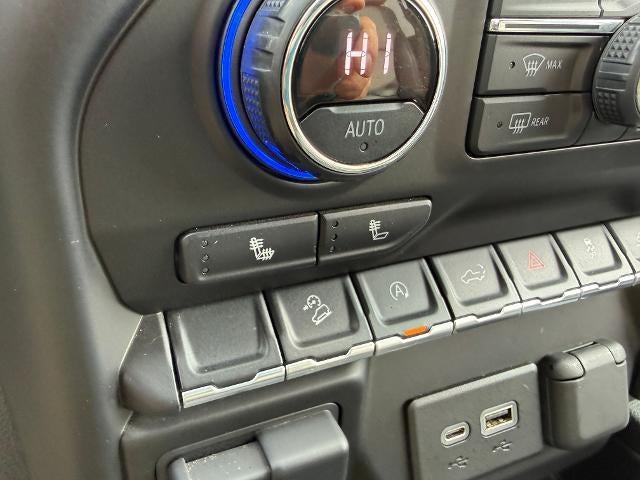 2020 Chevrolet Silverado 1500 Crew Cab Short Box 4-Wheel Drive RST