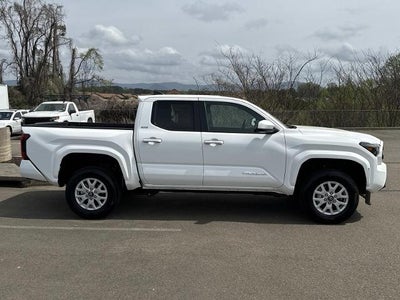 2026 Toyota Tacoma 2WD 2WD SR5 Double Cab 5' Bed AT (SE)