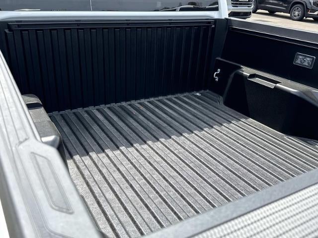 2026 Toyota Tacoma 2WD 2WD SR5 Double Cab 5' Bed AT (SE)