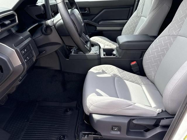 2026 Toyota Tacoma 2WD 2WD SR5 Double Cab 5' Bed AT (SE)